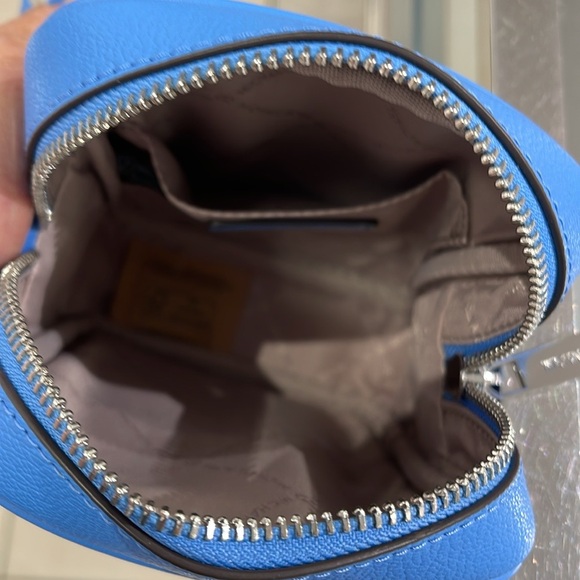 MICHAEL KORS Jet Set Medium Leather Crossbody Bag Flight
Sth Pacific
NWT - Picture 4 of 16